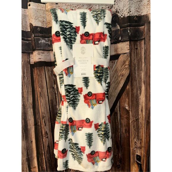 Red truck plush throw Christmas tree Farmhouse 60 x 70 blanket - Picture 4 of 4